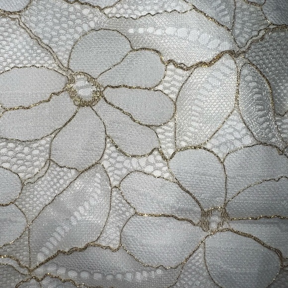 White bodycon dress with gold floral stitching - Lucy in the Sky size M - Picture 2 of 4